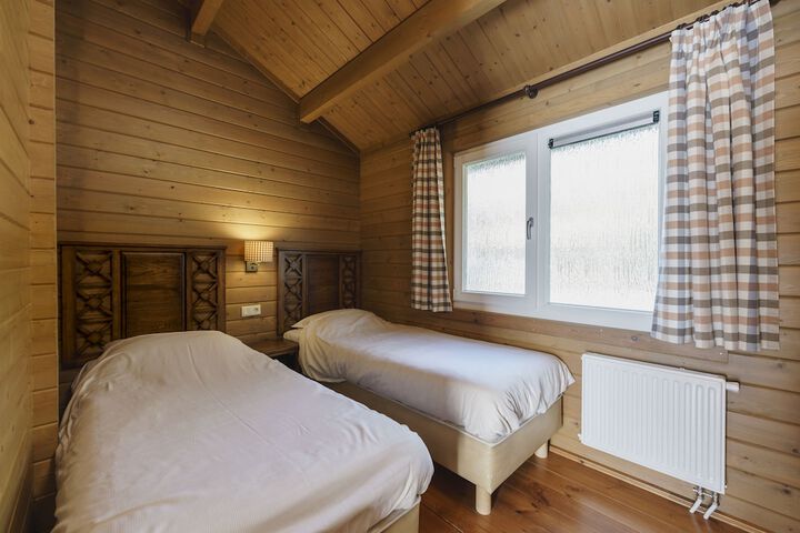 Room 16 of 120