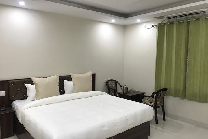 Room 3 of 11