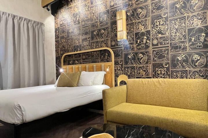 Room 32 of 70