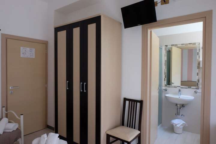 Room 28 of 119