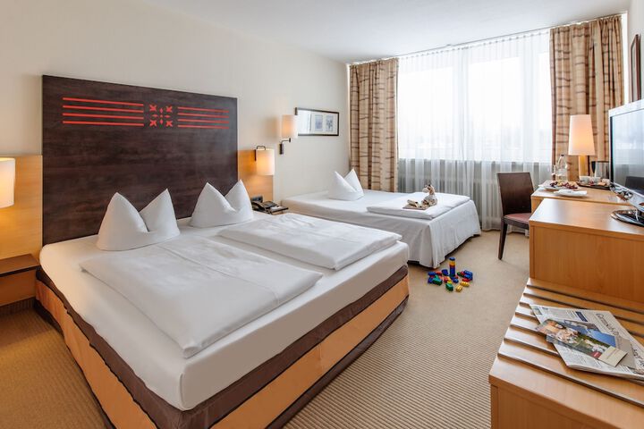 Room 4 of 94
