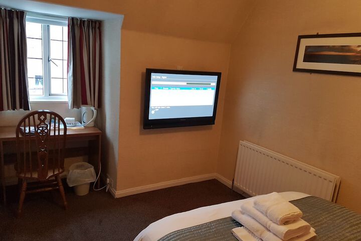 Room 2 of 37