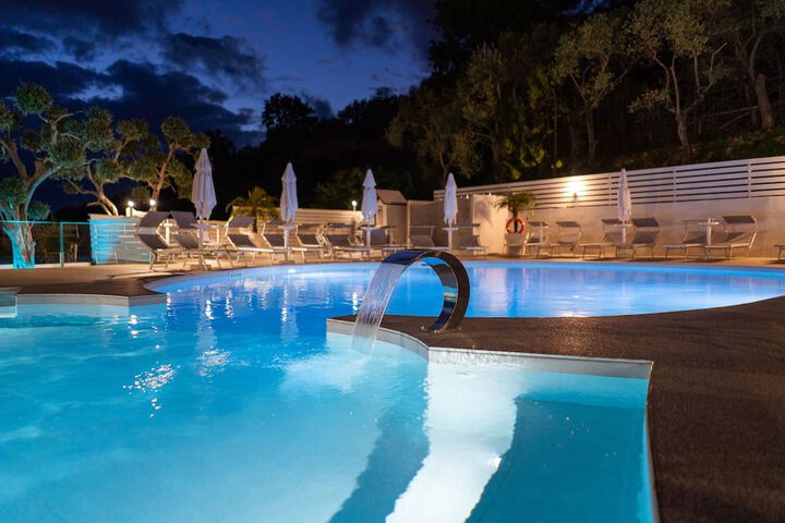 Pool 103 of 140