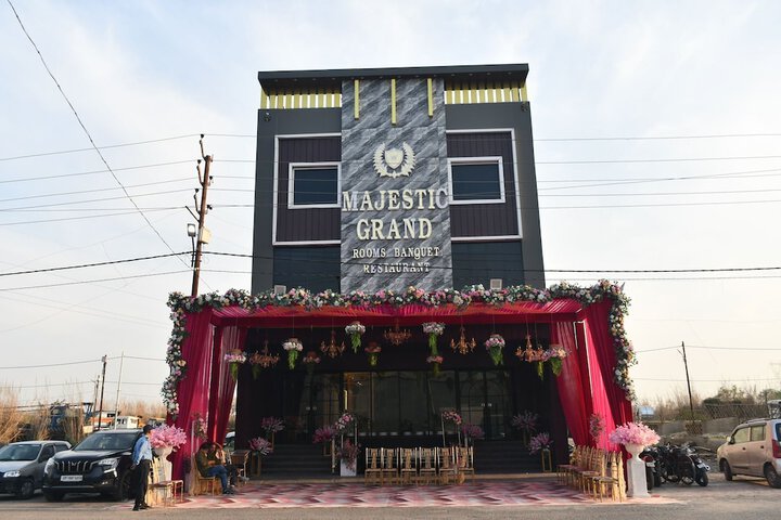 Hotel Majestic Grand by MNG Rooms