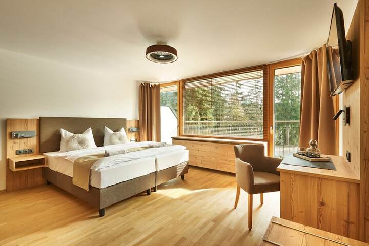 Room 9 of 28