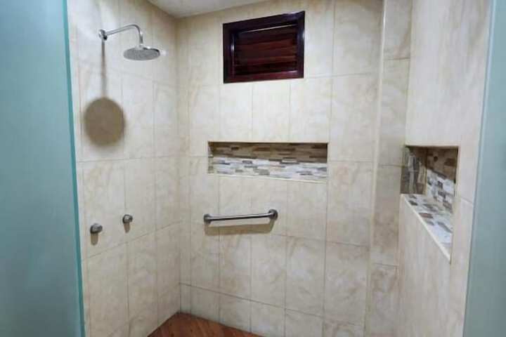 Room 17 of 28