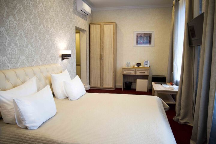 Room 15 of 52