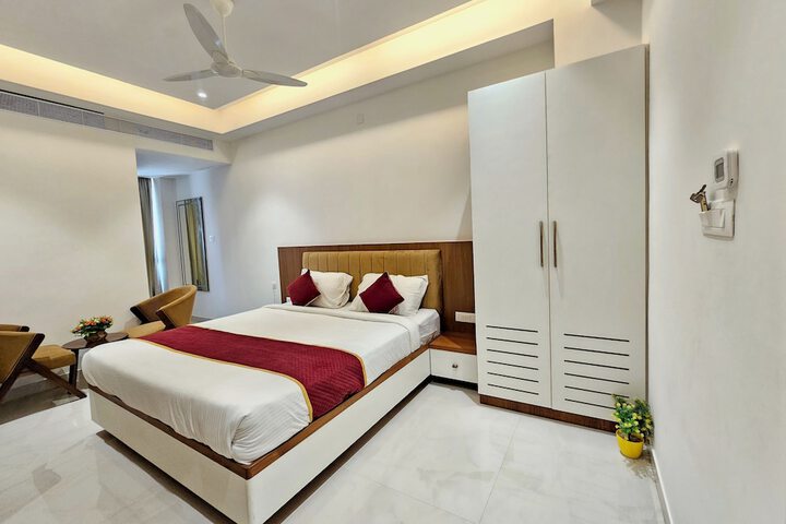 Room 9 of 21