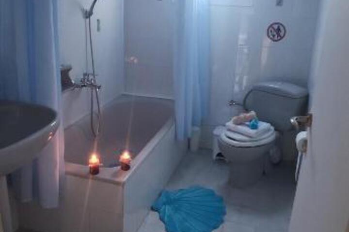 Room 2 of 2