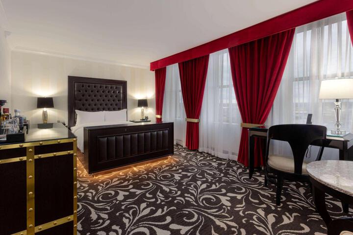 Superior Queen Bed (7 of 10)