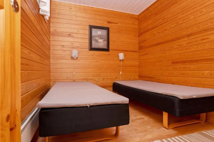 Room 6 of 17