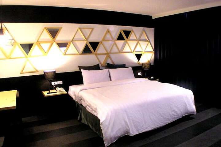 Room 15 of 49