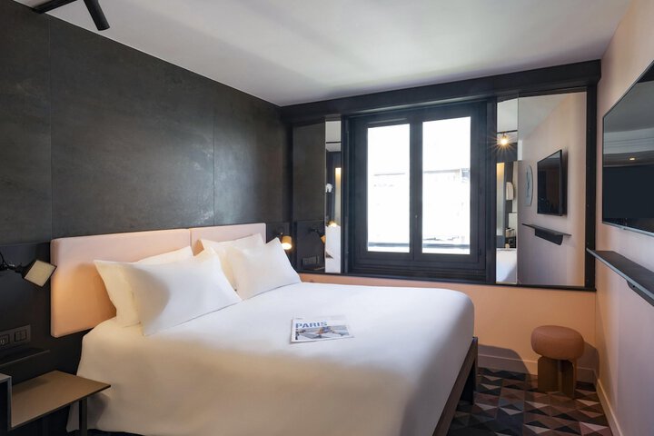 Room 21 of 102