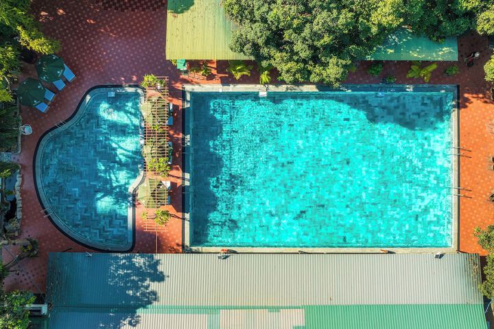 Pools & Facilities