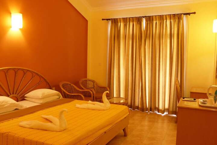Room 6 of 25