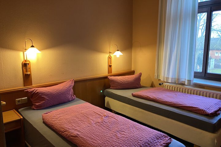 Room 6 of 28