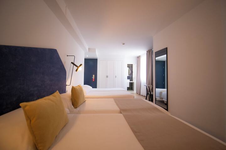 Room 8 of 118