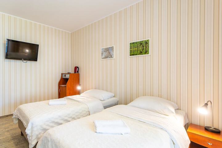 Room 27 of 68