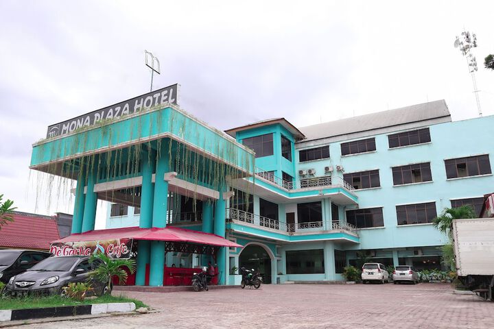 Photo of OYO 742 Mona Plaza Hotel