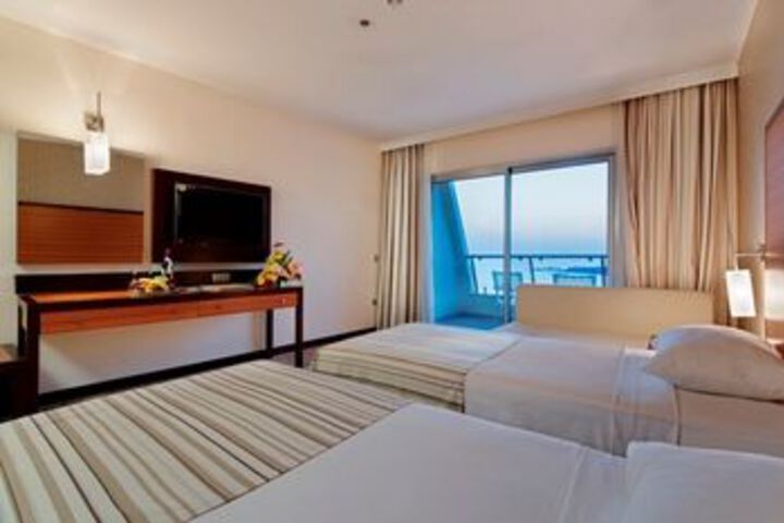 Room 42 of 108