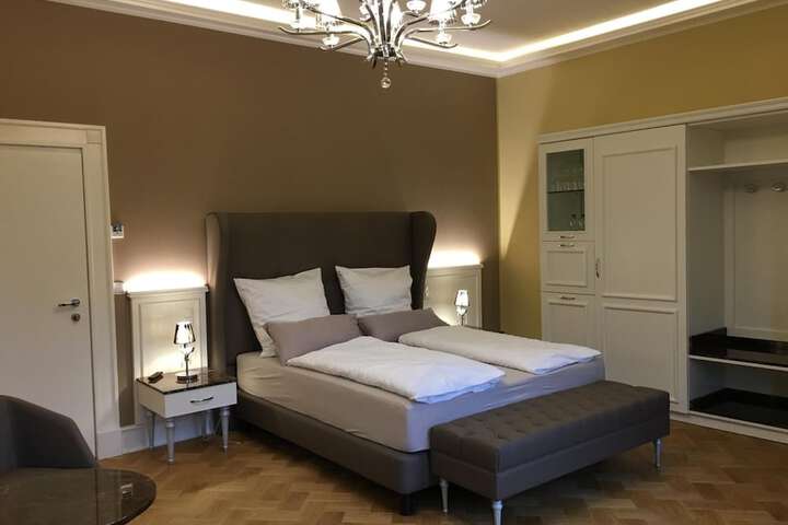 Room 6 of 45