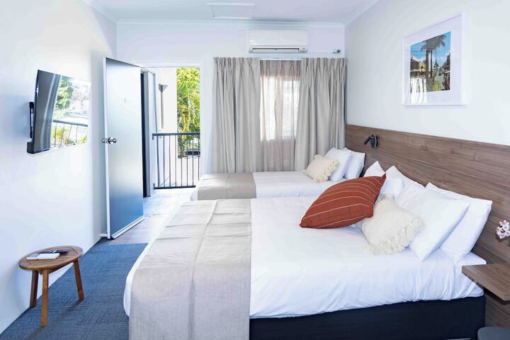 Room 2 of 40