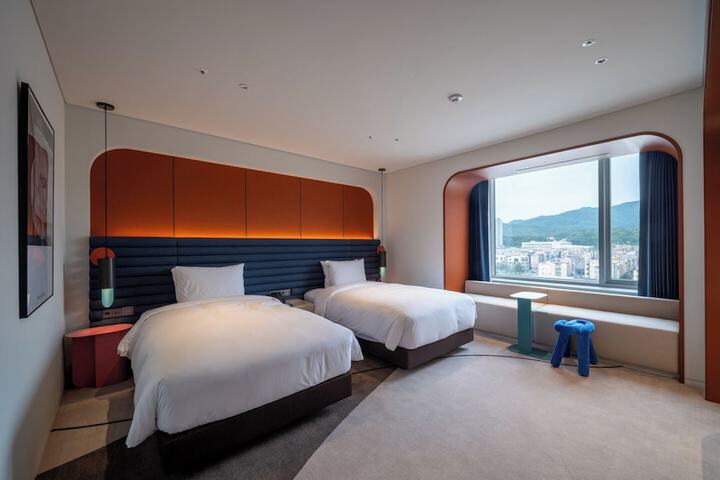 Room 20 of 54