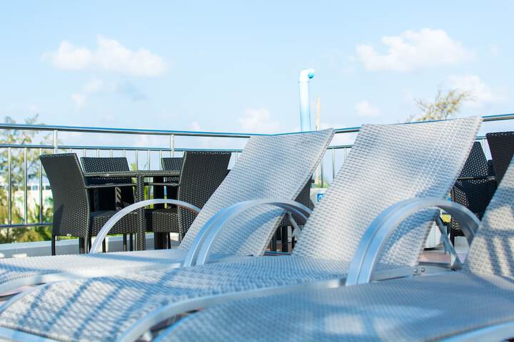 Sundeck 50 of 54