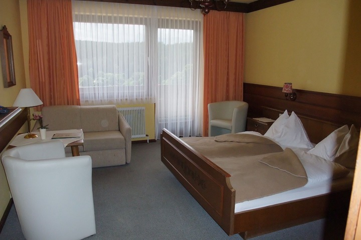 Room 6 of 65
