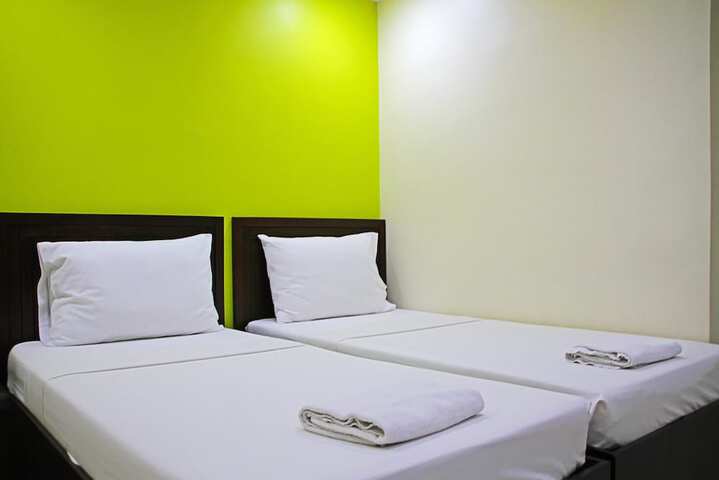 Room 17 of 33