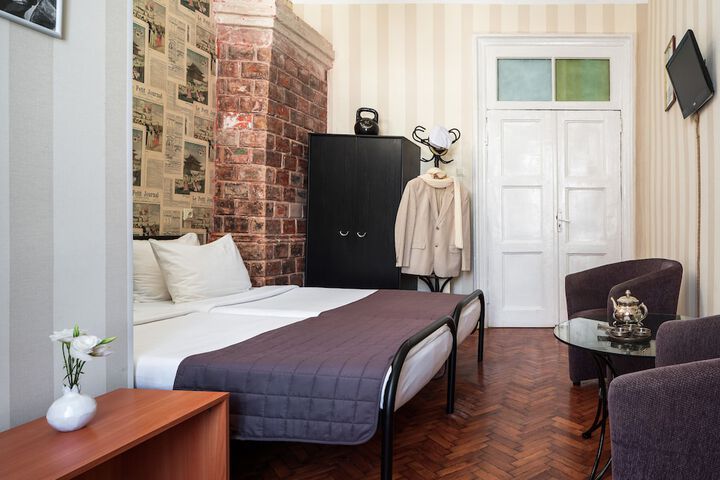 Room 3 of 48