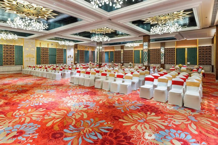 Ballroom/Hall 61 of 74
