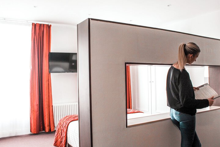 Room 12 of 38