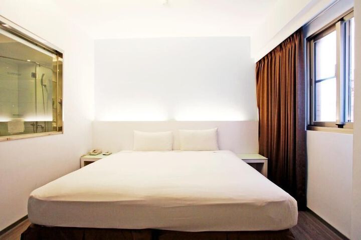 Room 38 of 49