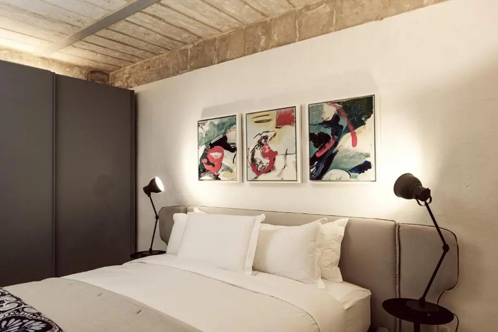 Room 3 of 18