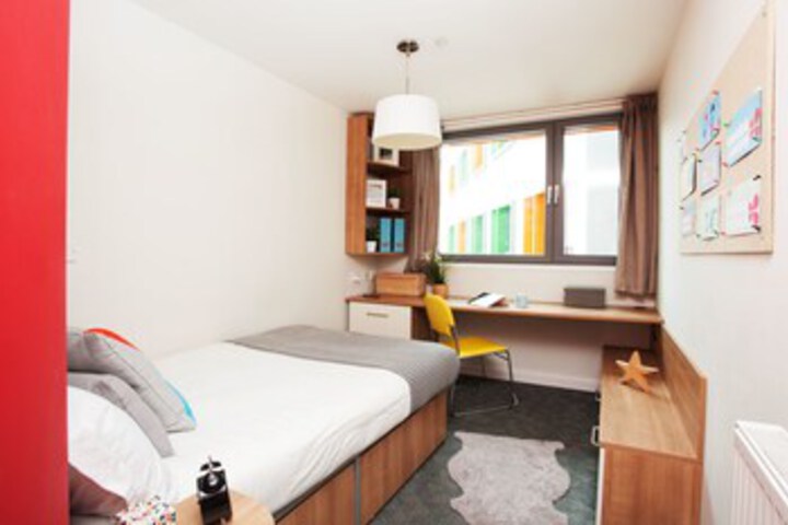 Room 9 of 13