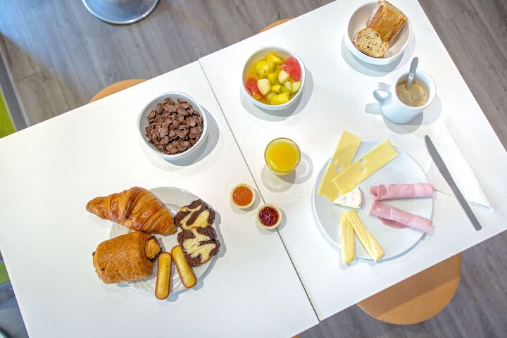 Breakfast/Coffee Service 37 of 41