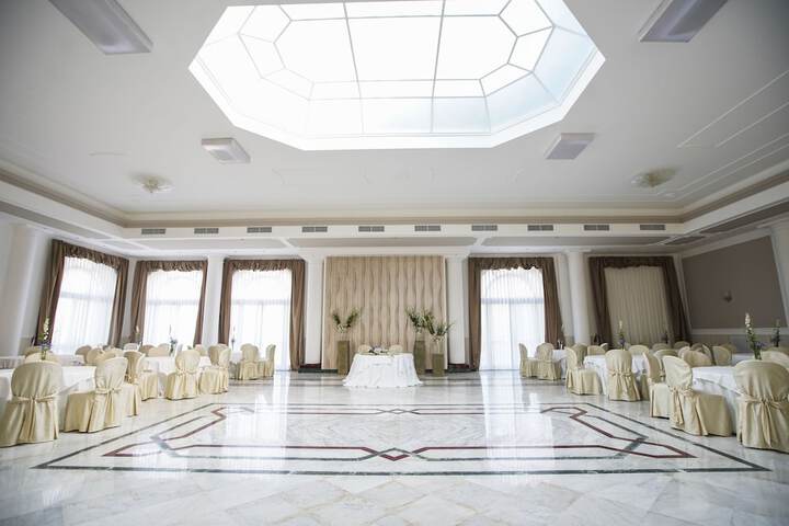 Ballroom/Hall 5 of 23