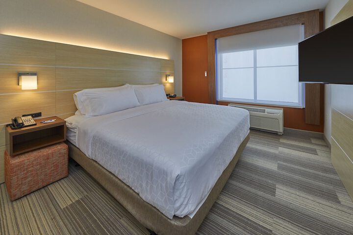Room 4 of 51