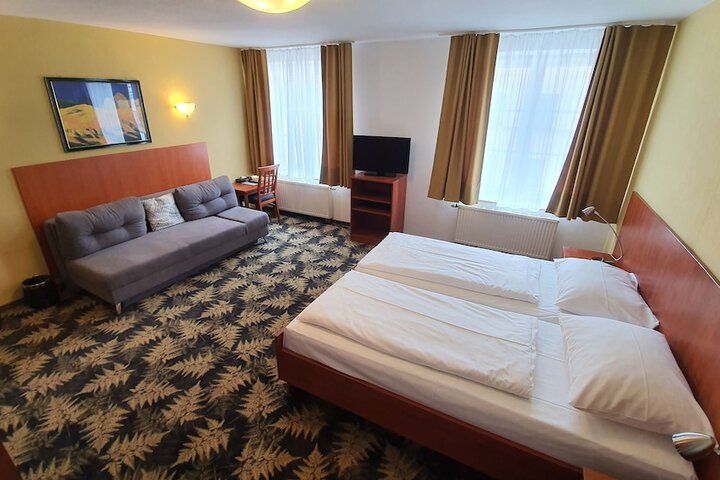 Room 8 of 22