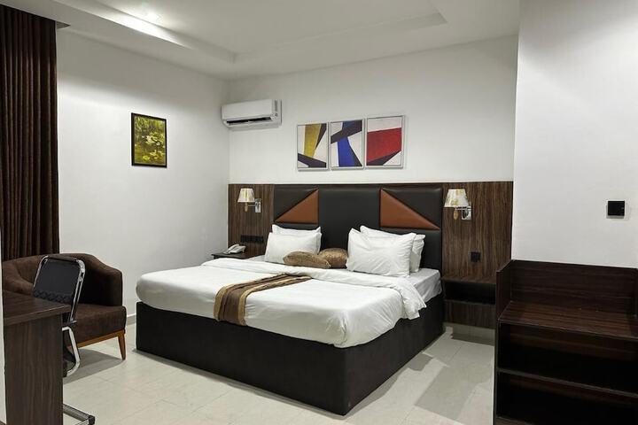 Room 16 of 62