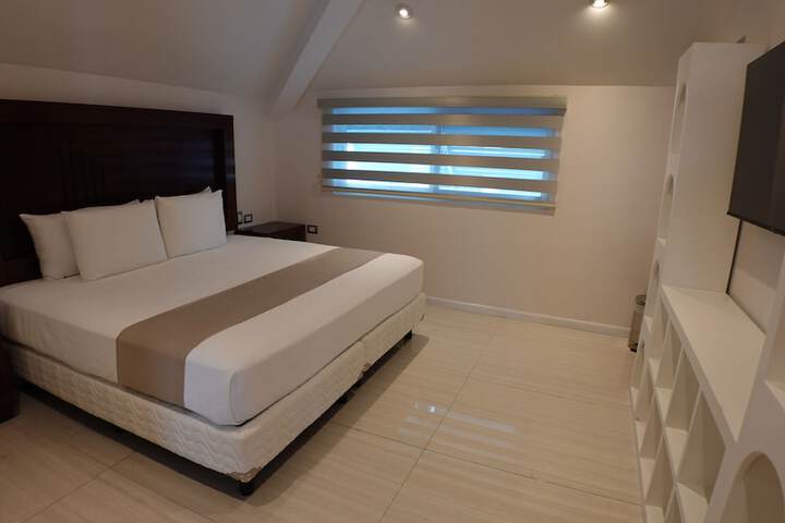 Room 11 of 25