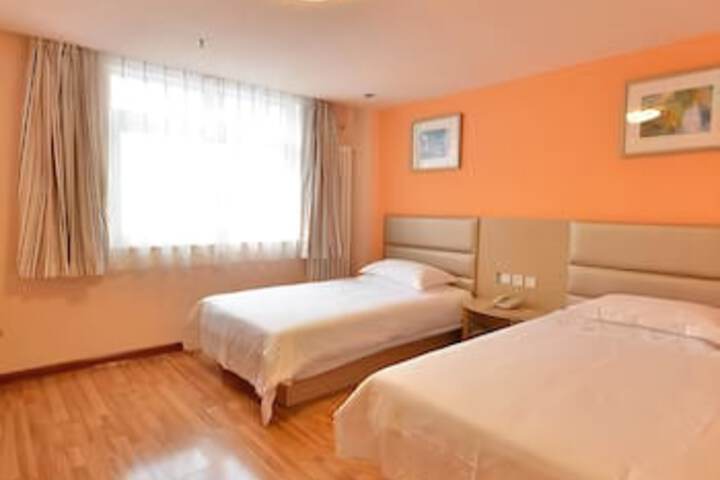 Room 4 of 7