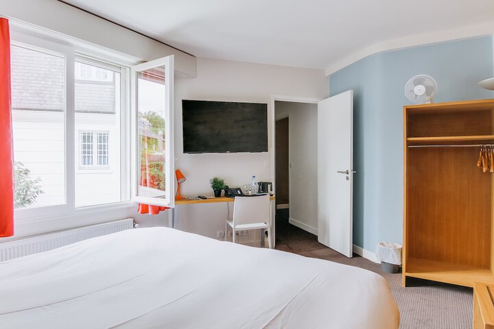 Room 15 of 53