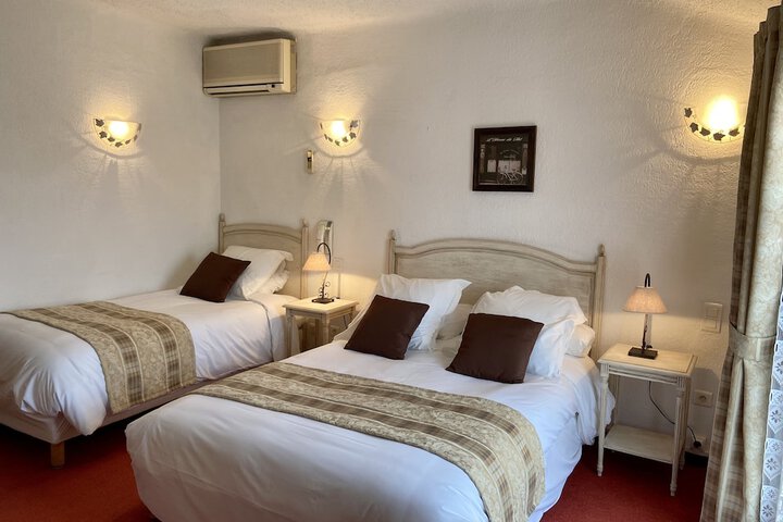 Room 9 of 33