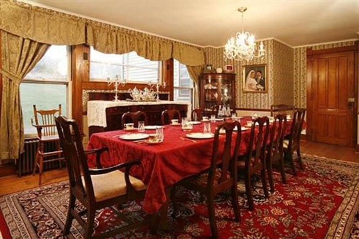 Dining 64 of 100