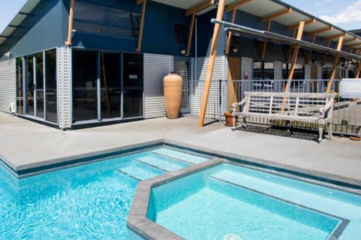 Beach House Motel