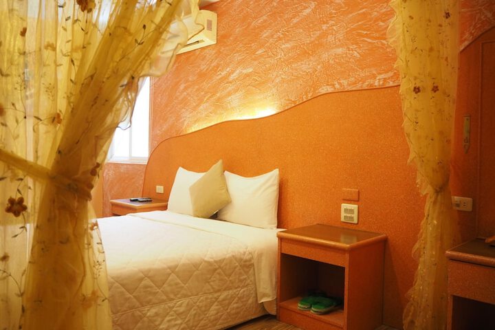 Room 7 of 33