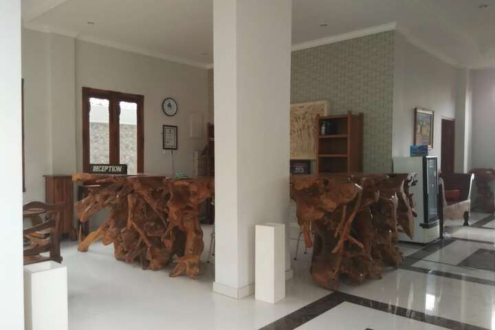 Entrance & Lobby