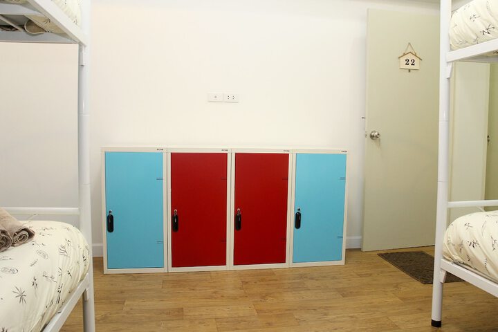 Room 4 of 43